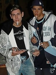 Two gay boys get blowjob in the alley