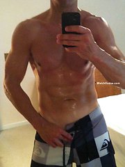 Horny selfpics of real metro dudes in the mirror